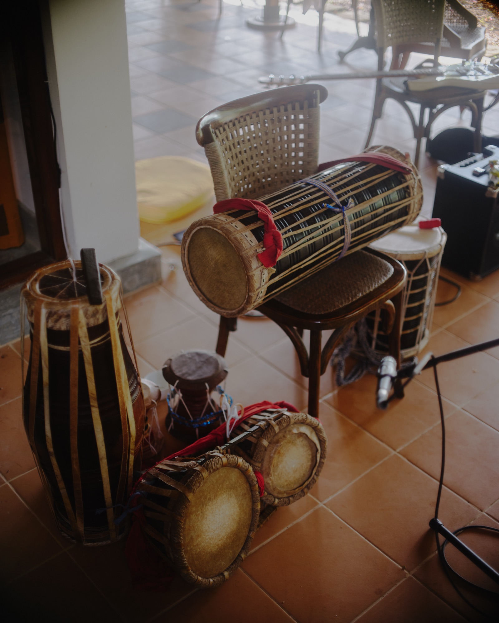 Percussion instruments from Sri Lanka, Yak bera. Gata bera. Thammathama
Photographed at Kaley Tea, Mallung X Space Eka Residency, Deniyaya, Sri Lanka