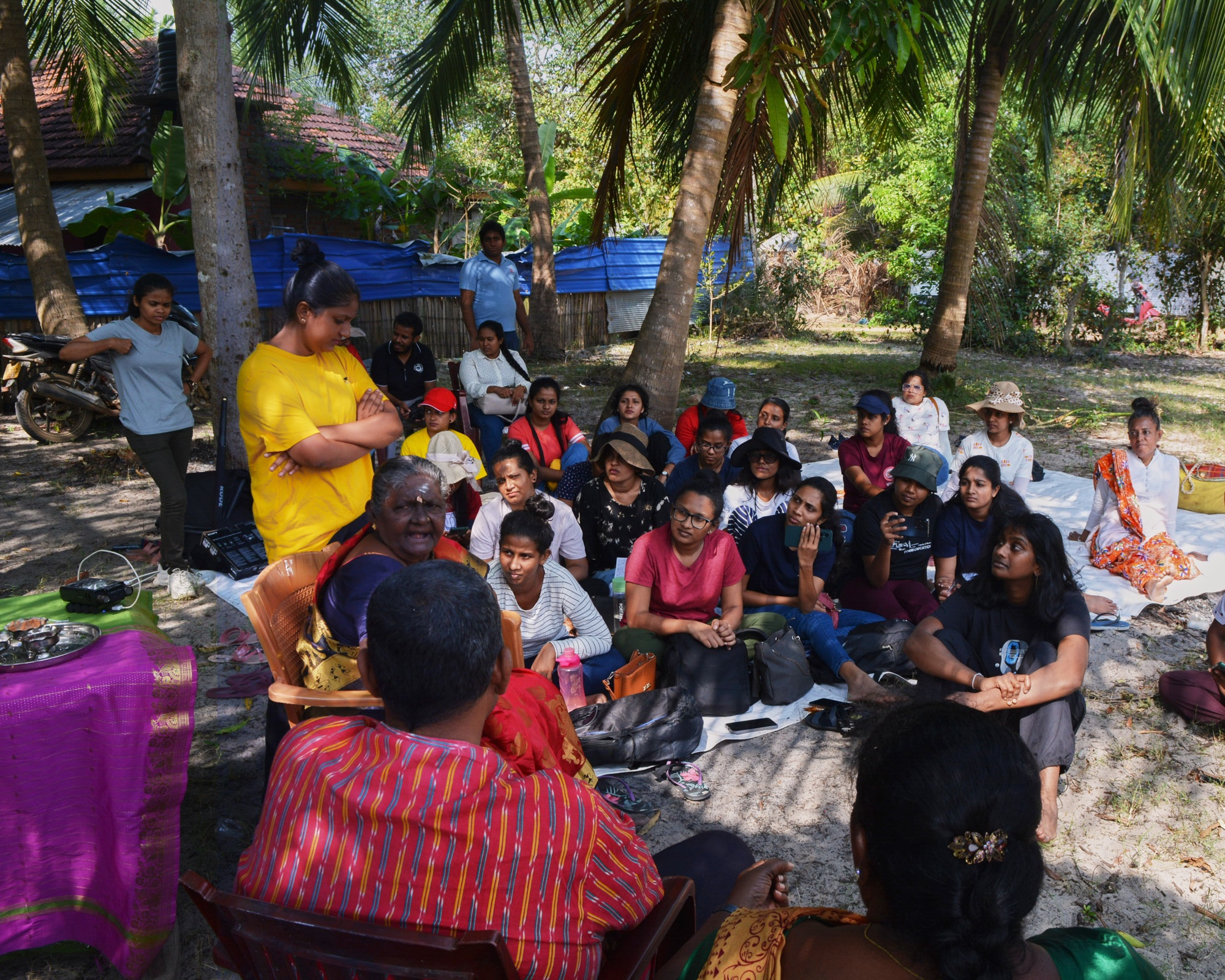 UVPA Research Trip to Batticaloa, enquiries into Kooththu traditions. Students and staff organised an interview and performance demonstration with local kooththu community.