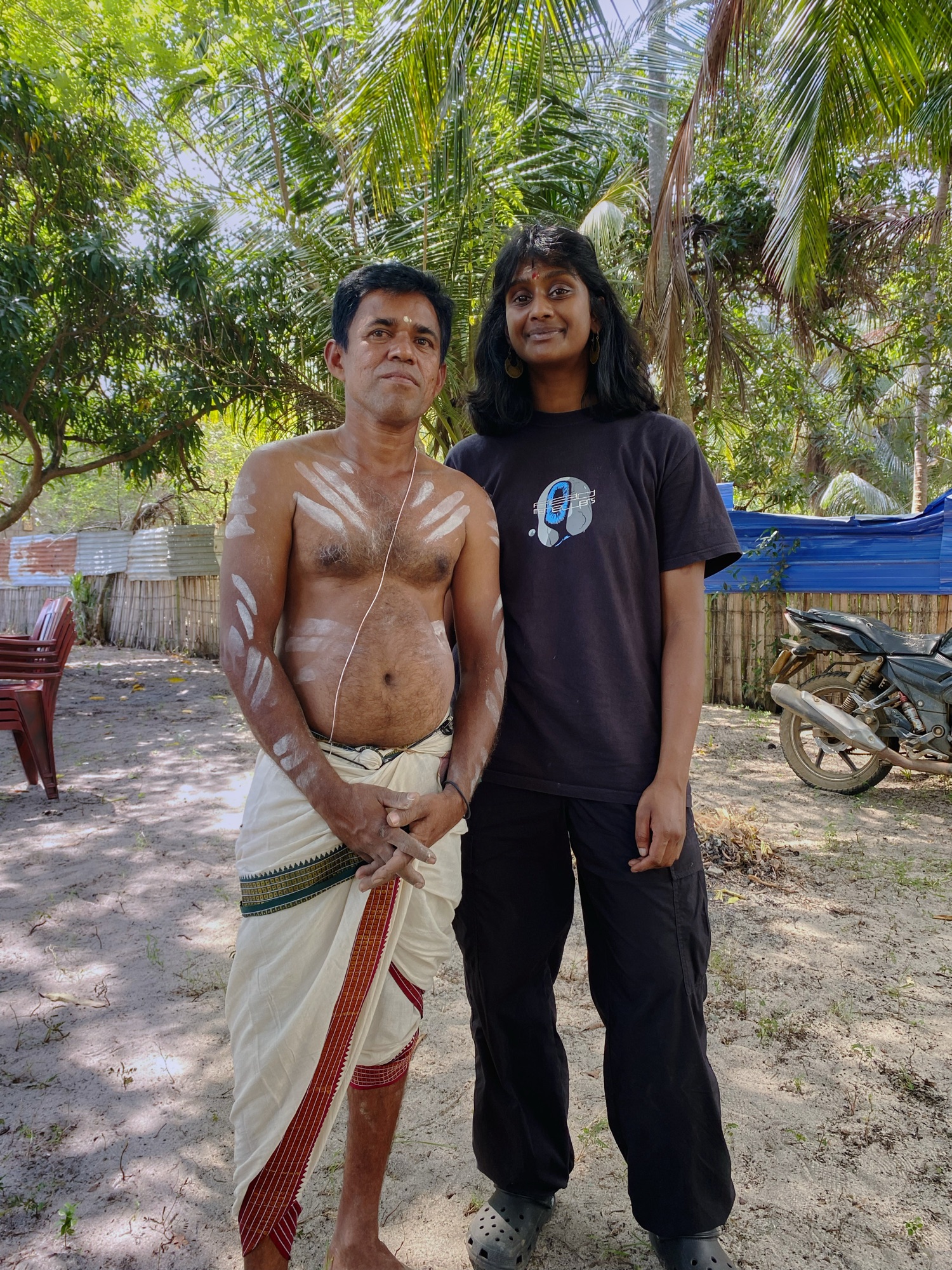 UVPA Research Trip to Batticaloa, enquiries into Kooththu traditions. Students and staff organised an interview and performance demonstration with local kooththu community.